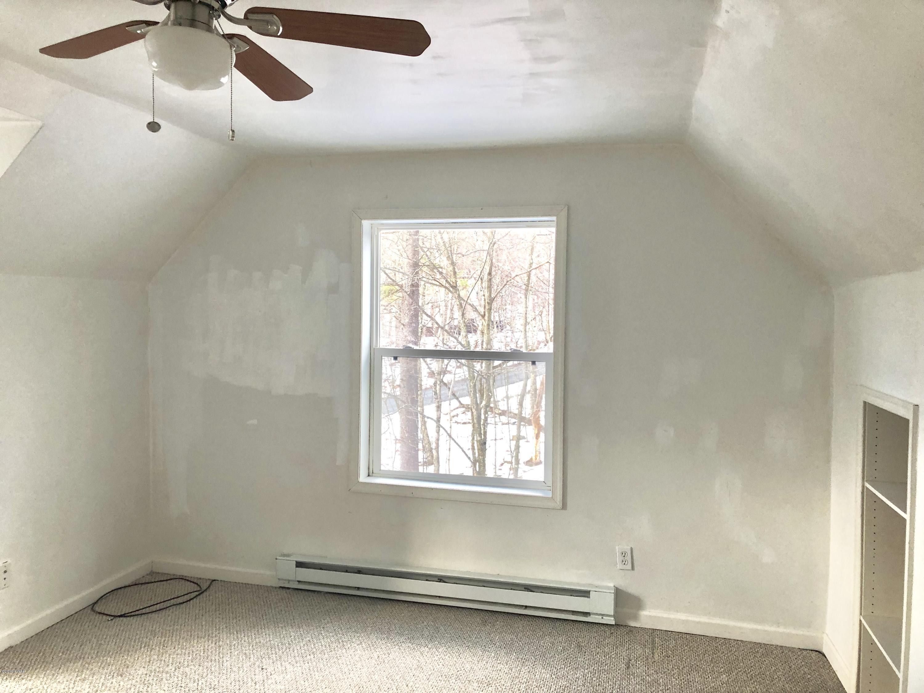 594 Woodcock Road Bushkill, PA 18324 - Photo 6 of 10