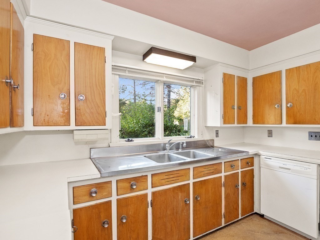 17 Glezen Lane Wayland, MA 01778 - Photo 8 of 34