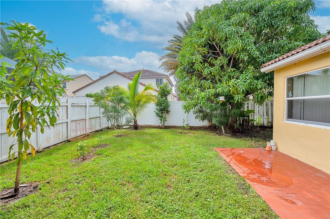 833 Falling Water Road Weston, FL 33326 - Photo 21 of 32 a view of a yard with a house