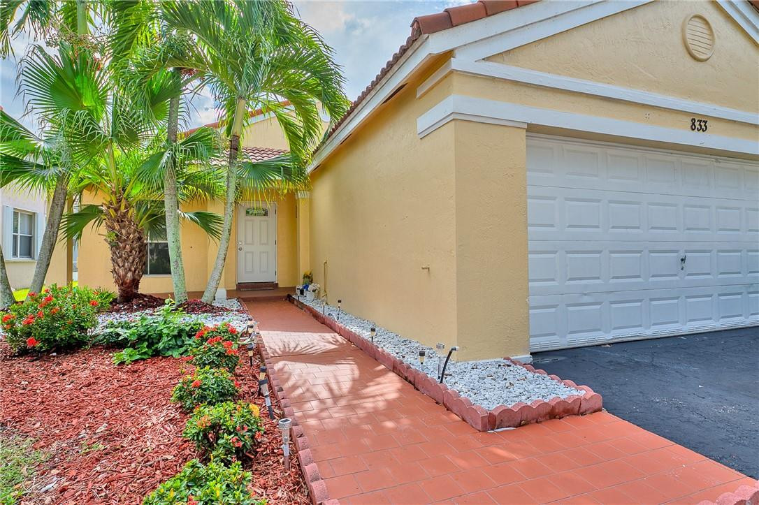 833 Falling Water Road Weston, FL 33326 - Photo 4 of 32 a view of entryway with interior