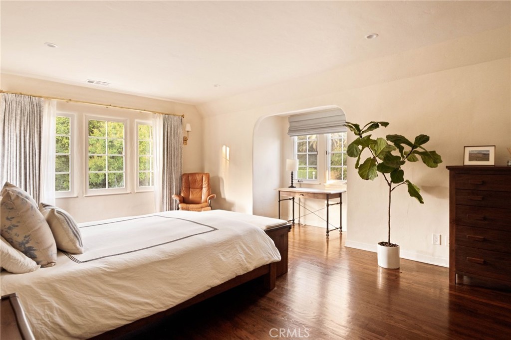 2454 Ridgeway Road San Marino, CA 91108 - Photo 20 of 34 MASTER SUITE 2