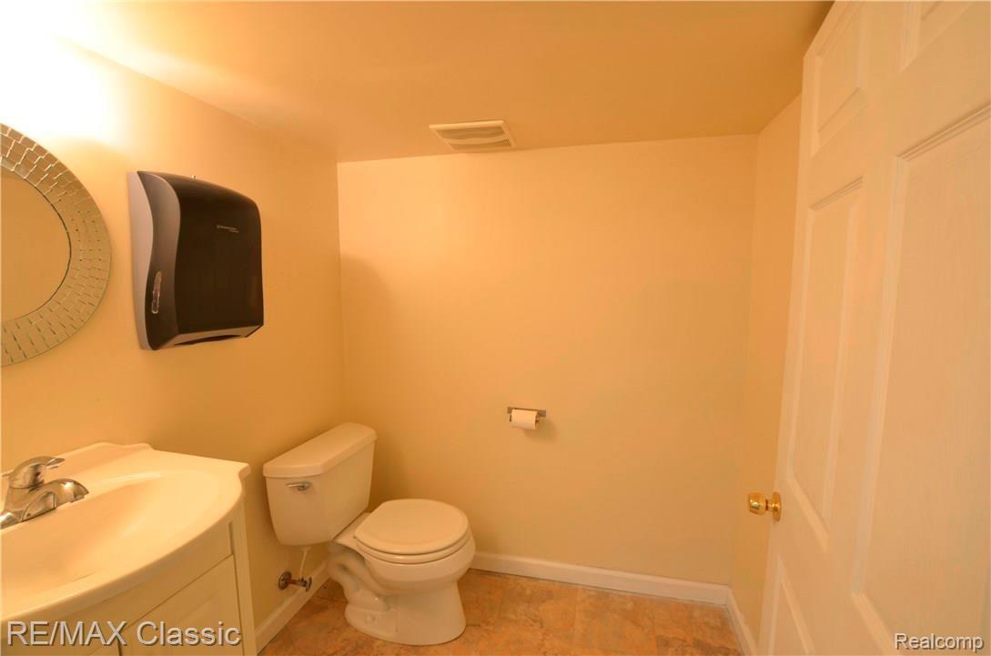2334 Norton Road Rochester, MI 48307 - Photo 24 of 30 _DSC6989.JPG