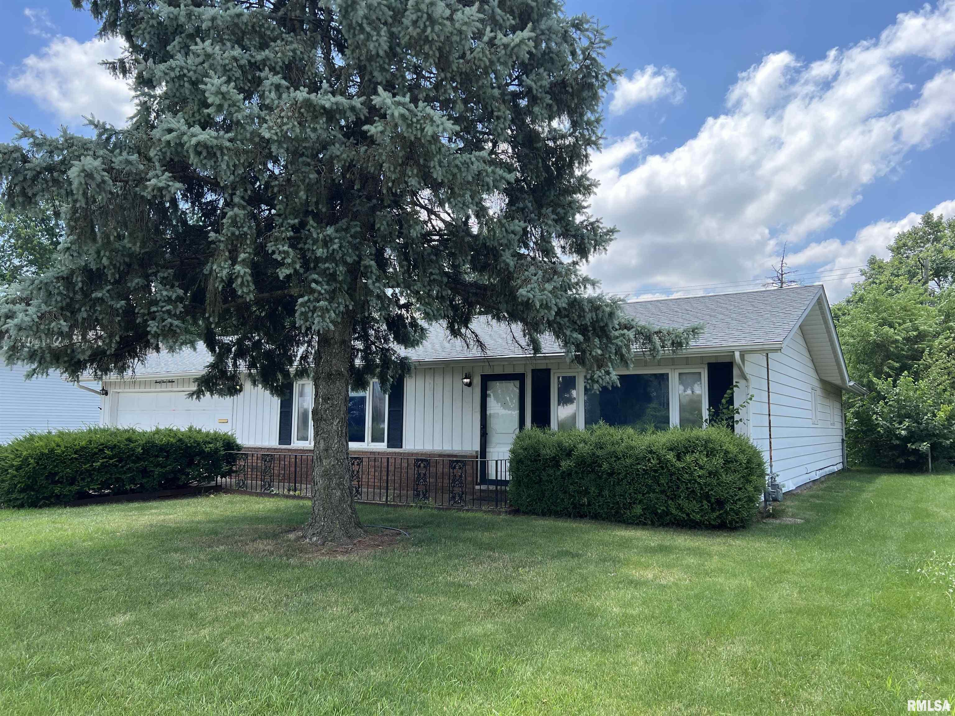 2416 East Sangamon Avenue Springfield, IL 62702 - Photo 1 of 20 Gallery Image 1