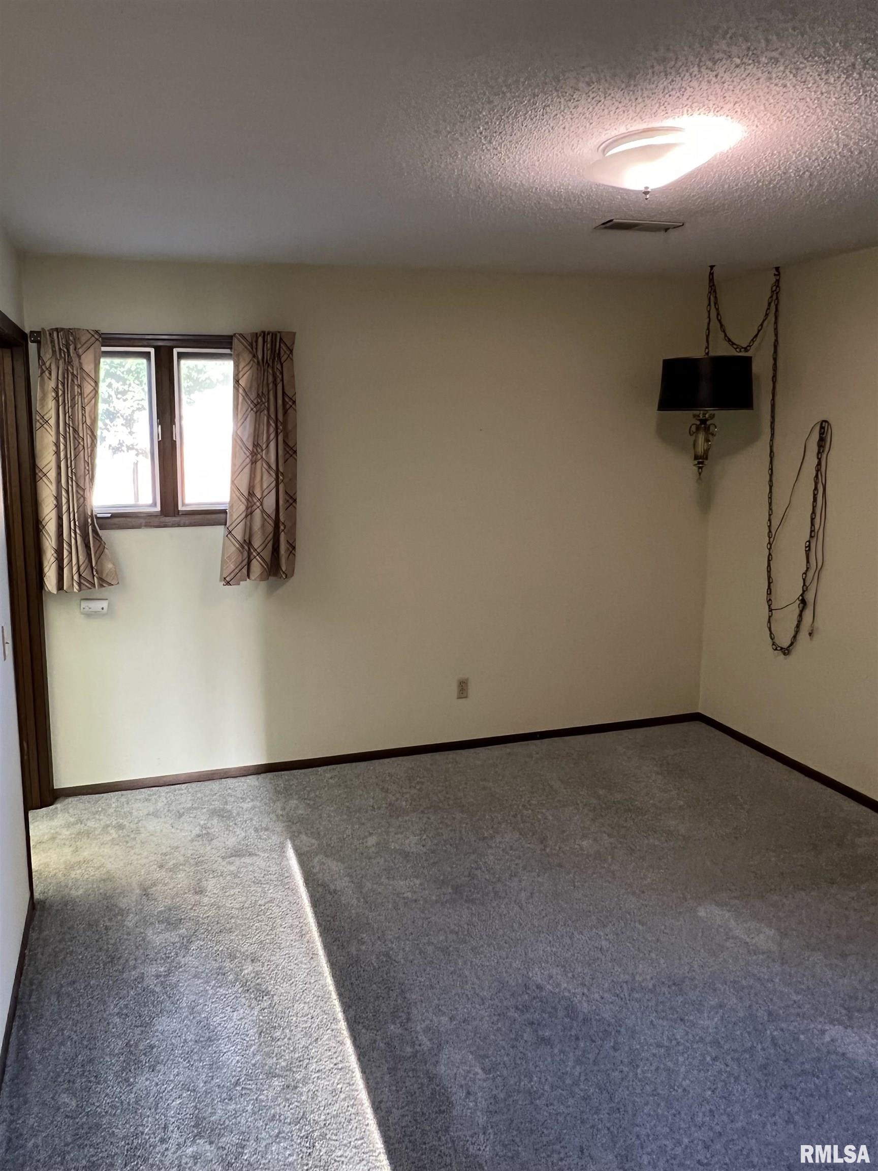 2416 East Sangamon Avenue Springfield, IL 62702 - Photo 11 of 20 Gallery Image 11