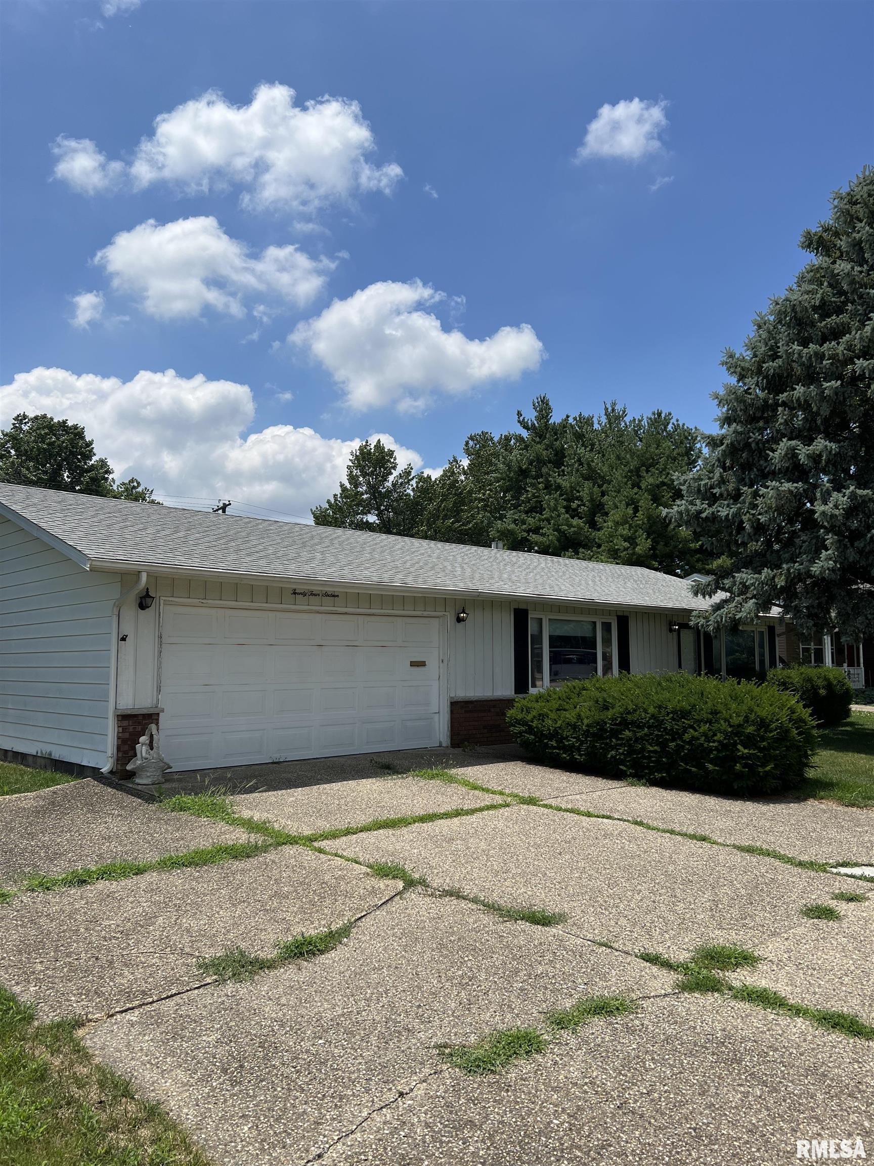 2416 East Sangamon Avenue Springfield, IL 62702 - Photo 3 of 20 Gallery Image 3
