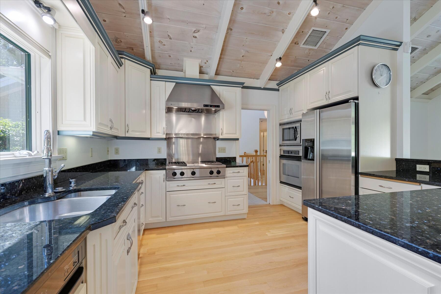 72 Walton Heath Way Mashpee, MA 02649 - Photo 10 of 58 IMG_0556