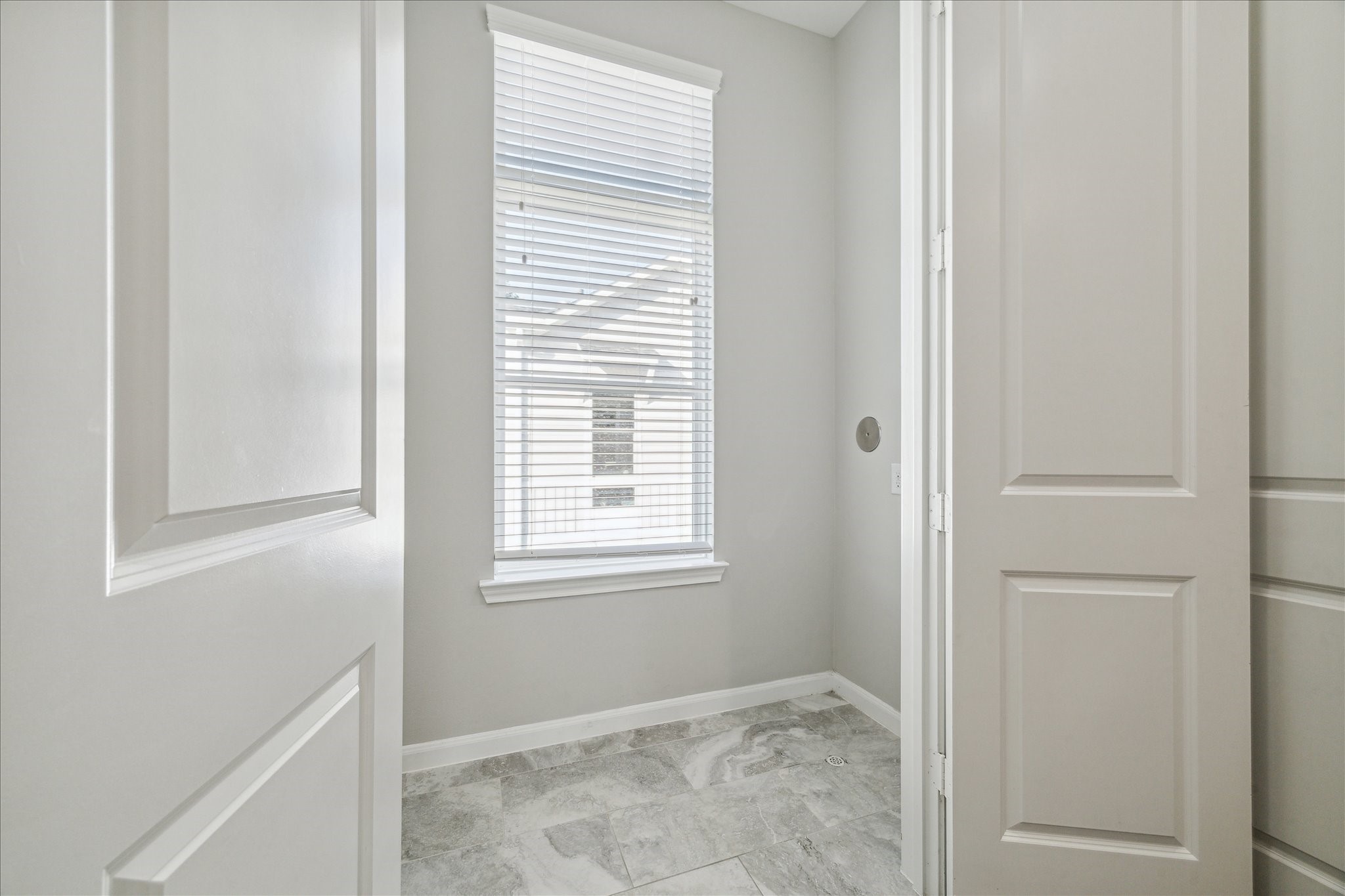 5610 Patrick Street, Unit A Houston, TX 77076 - Photo 6 of 11 a view of an empty room with a window