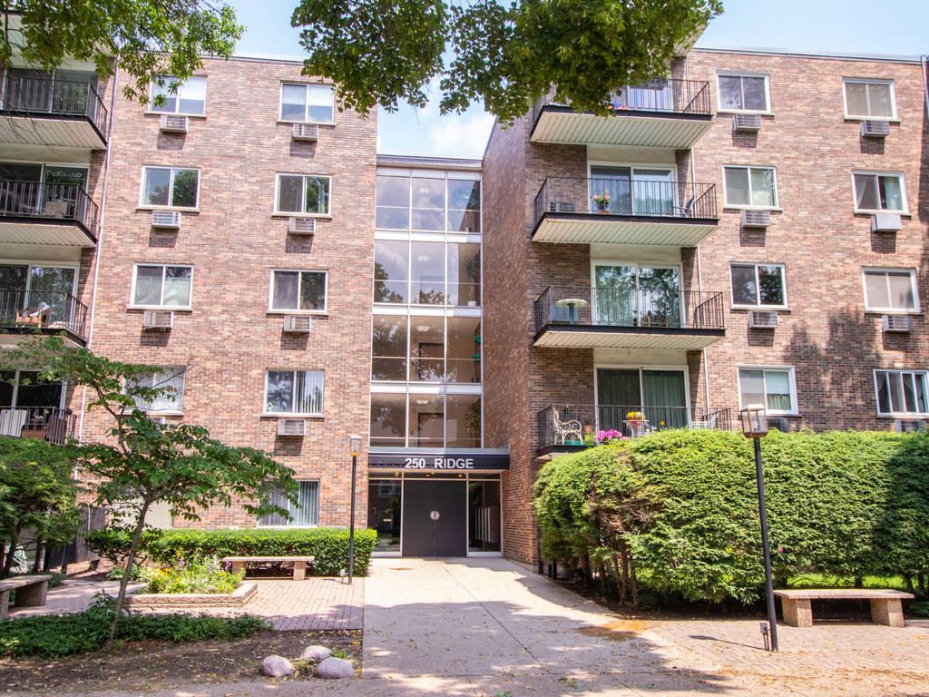 250 Ridge Avenue, Unit 5D, Evanston, IL 60202 Compass