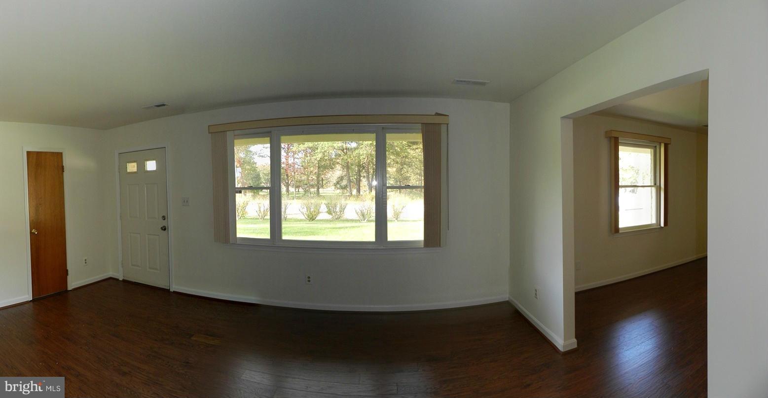 9803 Dyson Road Brandywine, MD 20613 - Photo 2 of 23 Living Room