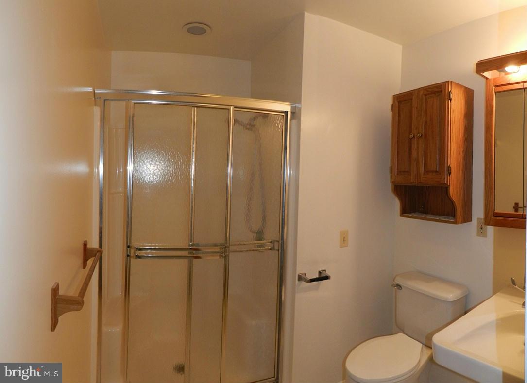 9803 Dyson Road Brandywine, MD 20613 - Photo 9 of 23 Bath