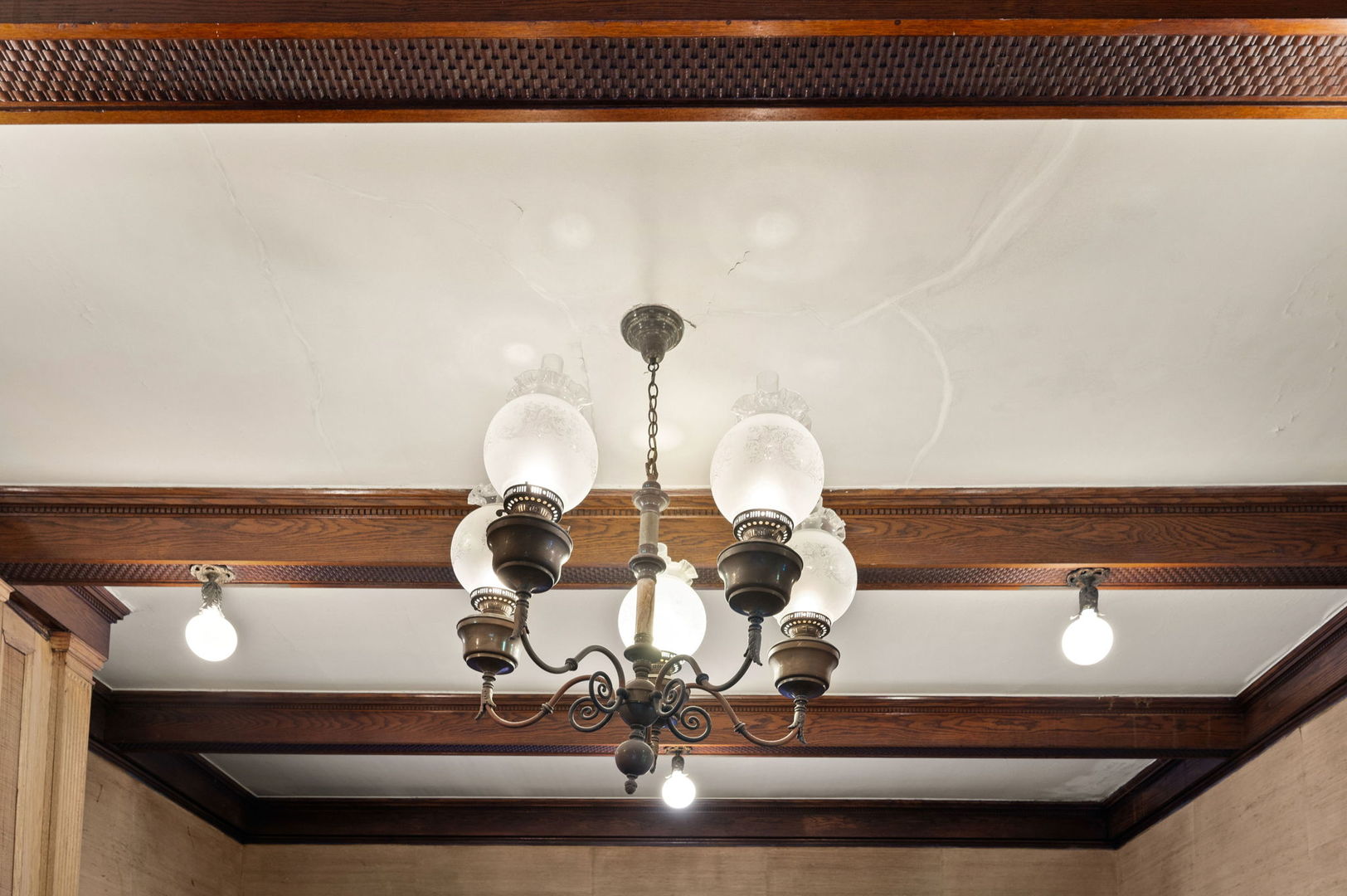 832 West Junior Terrace Chicago, IL 60613 - Photo 19 of 50