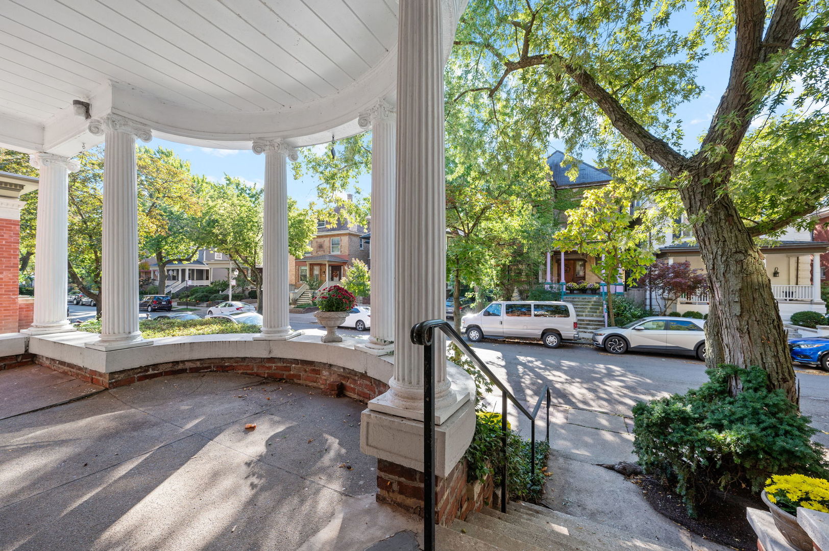 832 West Junior Terrace Chicago, IL 60613 - Photo 3 of 50