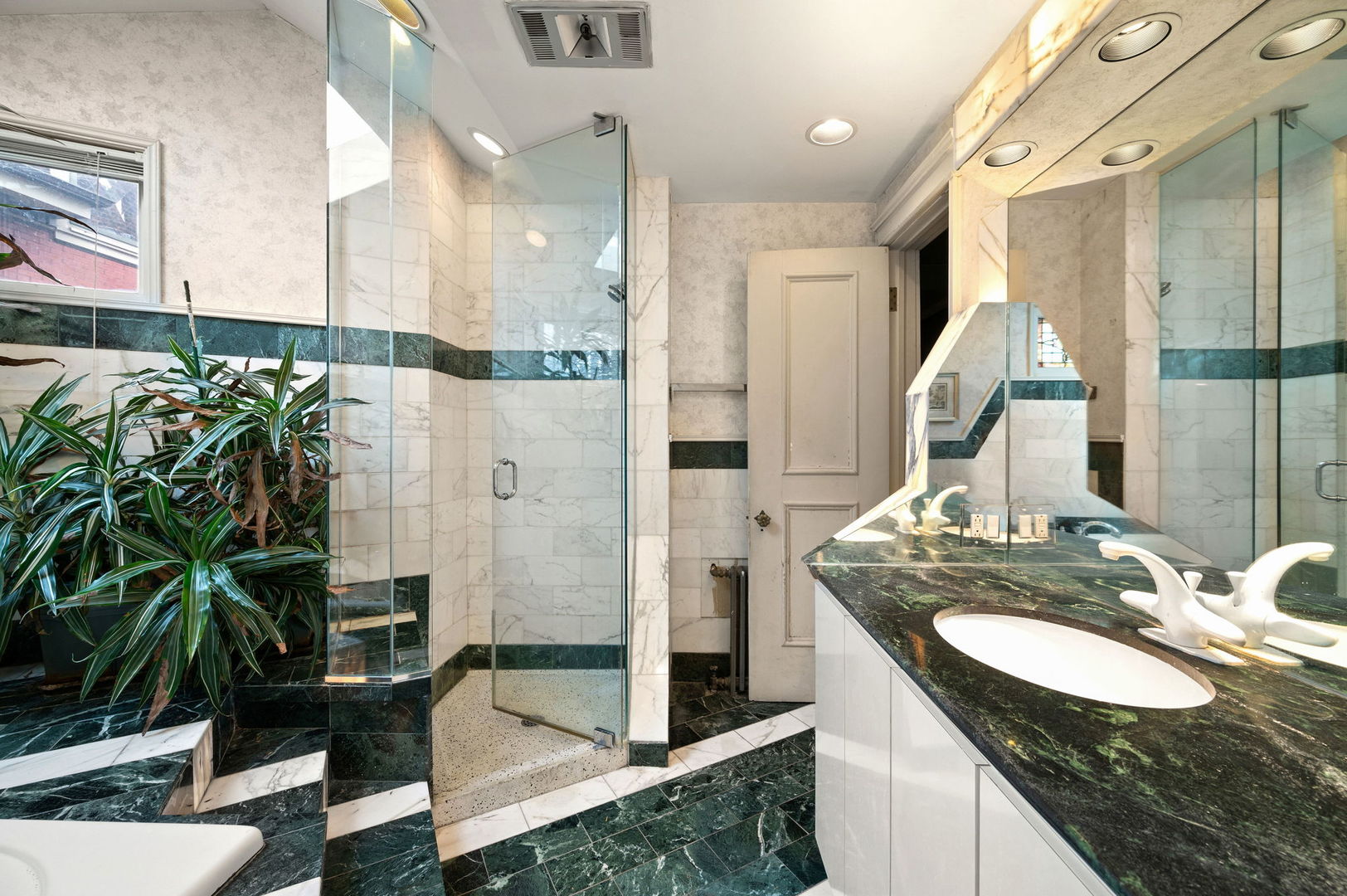 832 West Junior Terrace Chicago, IL 60613 - Photo 35 of 50