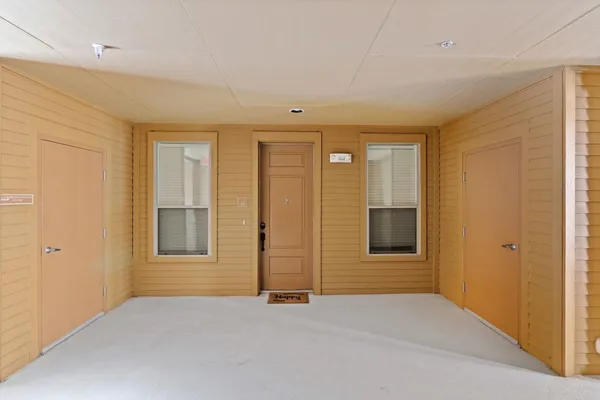 $3,500 | 101 West Bank, Unit 14, Horseshoe Bay, TX 78657