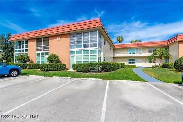 $1,200 | 16 Vista Palm Lane, Unit 204, Vero Beach, FL 32962