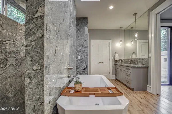 $1,570,000 | 71 West Cypress Street, Phoenix, AZ 85004