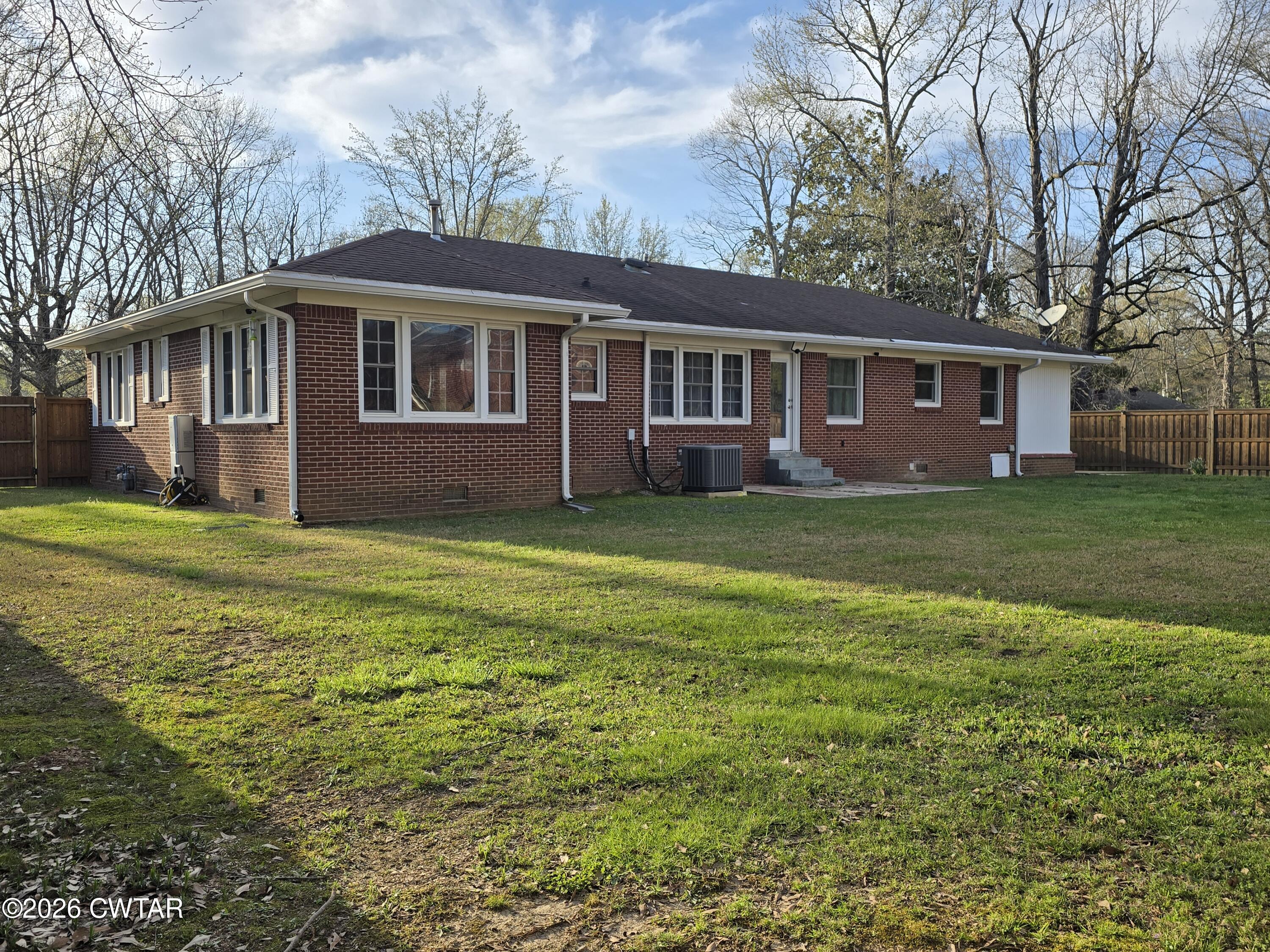232 Russell Road Jackson, TN 38301 - Photo 6 of 30 a front view of a house with a garden