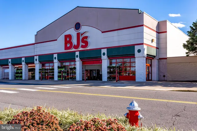 $430,000 | 12851 Fair Briar Lane, Fairfax, VA 22033