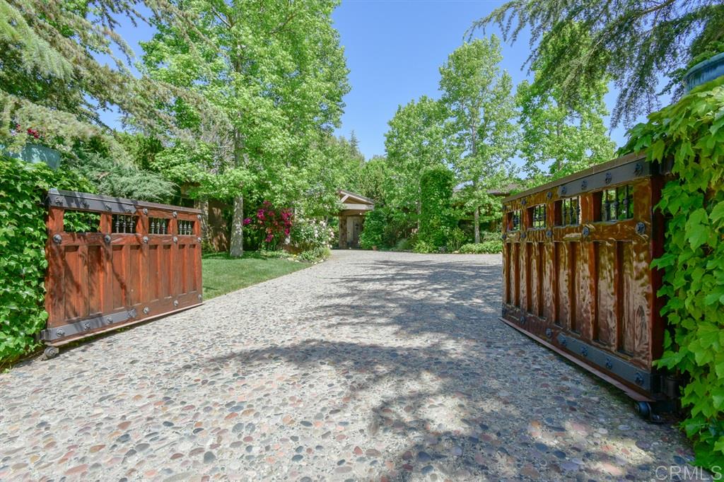 17233 Via Recanto Rancho Santa Fe, CA 92067 - Photo 2 of 25