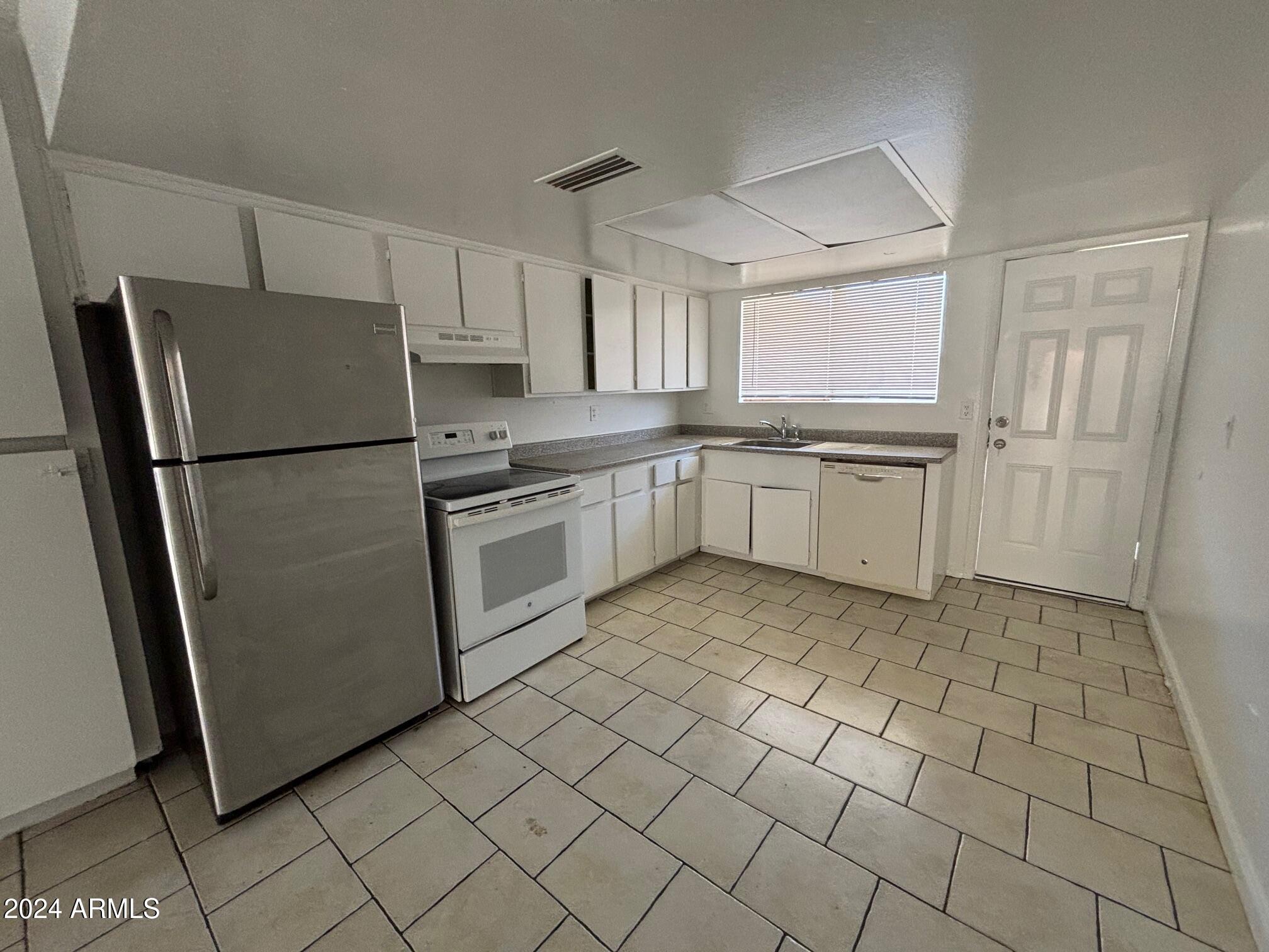 3315 West Loma Lane, Unit 3 Phoenix, AZ 85051 - Photo 10 of 15 IMG_5350