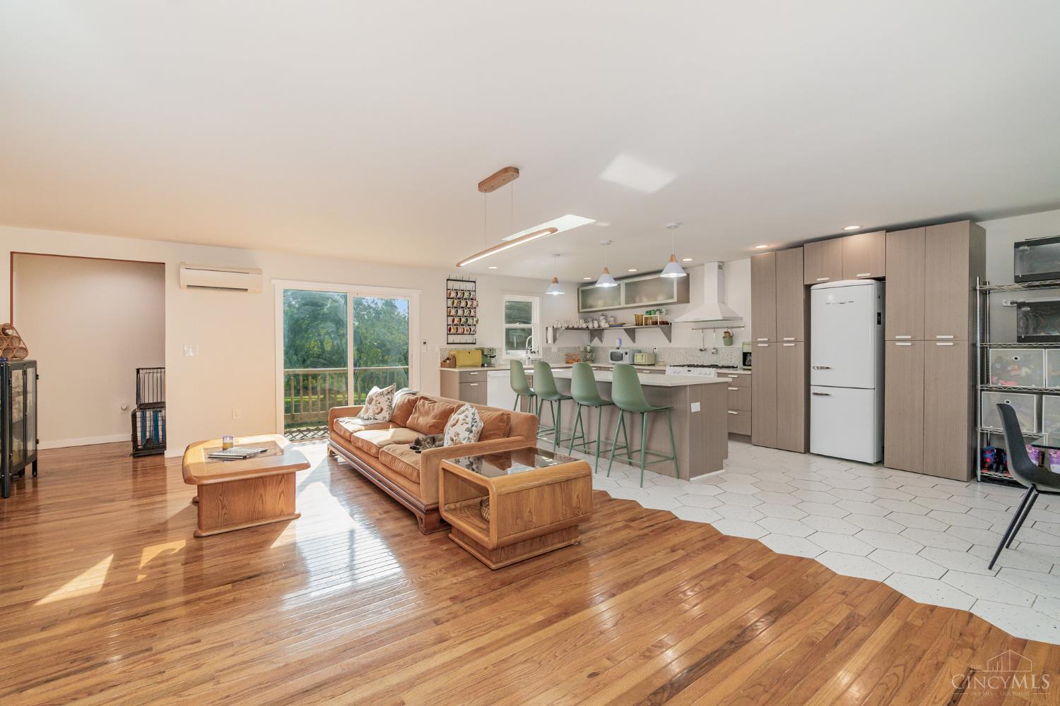 10054 Prechtel Road Cincinnati, OH 45252 - Photo 7 of 32 Gallery Image 7
