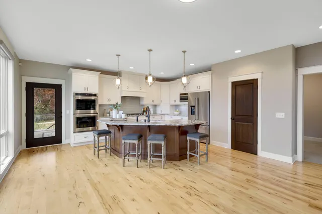 $2,000,000 | 18928 Katrine Court, Lakeville, MN 55044