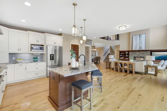 $2,000,000 | 18928 Katrine Court, Lakeville, MN 55044