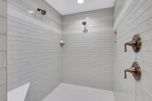 $2,000,000 | 18928 Katrine Court, Lakeville, MN 55044