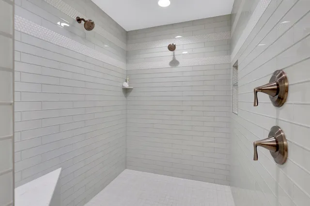 $2,000,000 | 18928 Katrine Court, Lakeville, MN 55044