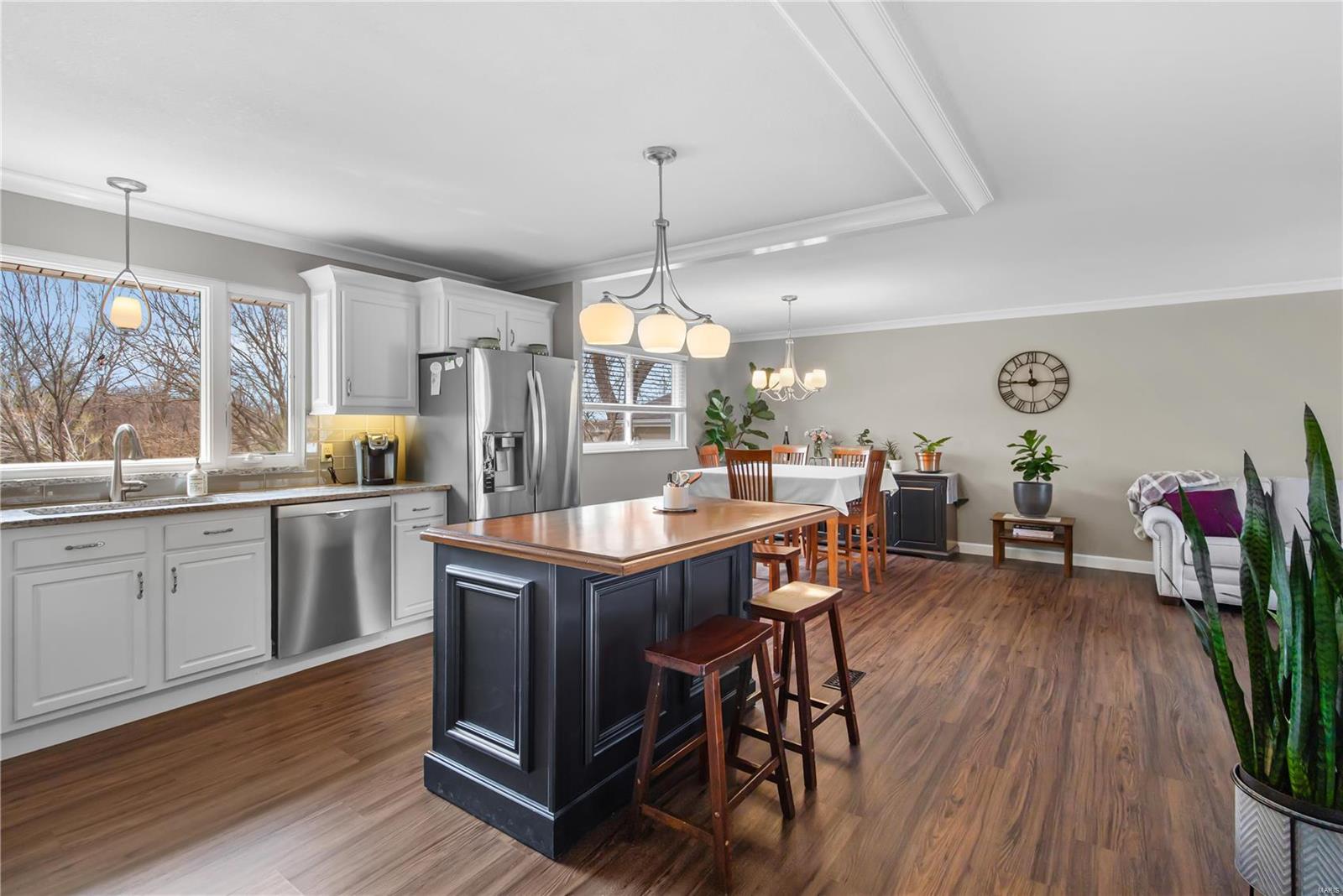 916 Queensbridge Road Manchester, MO 63021 - Photo 3 of 33