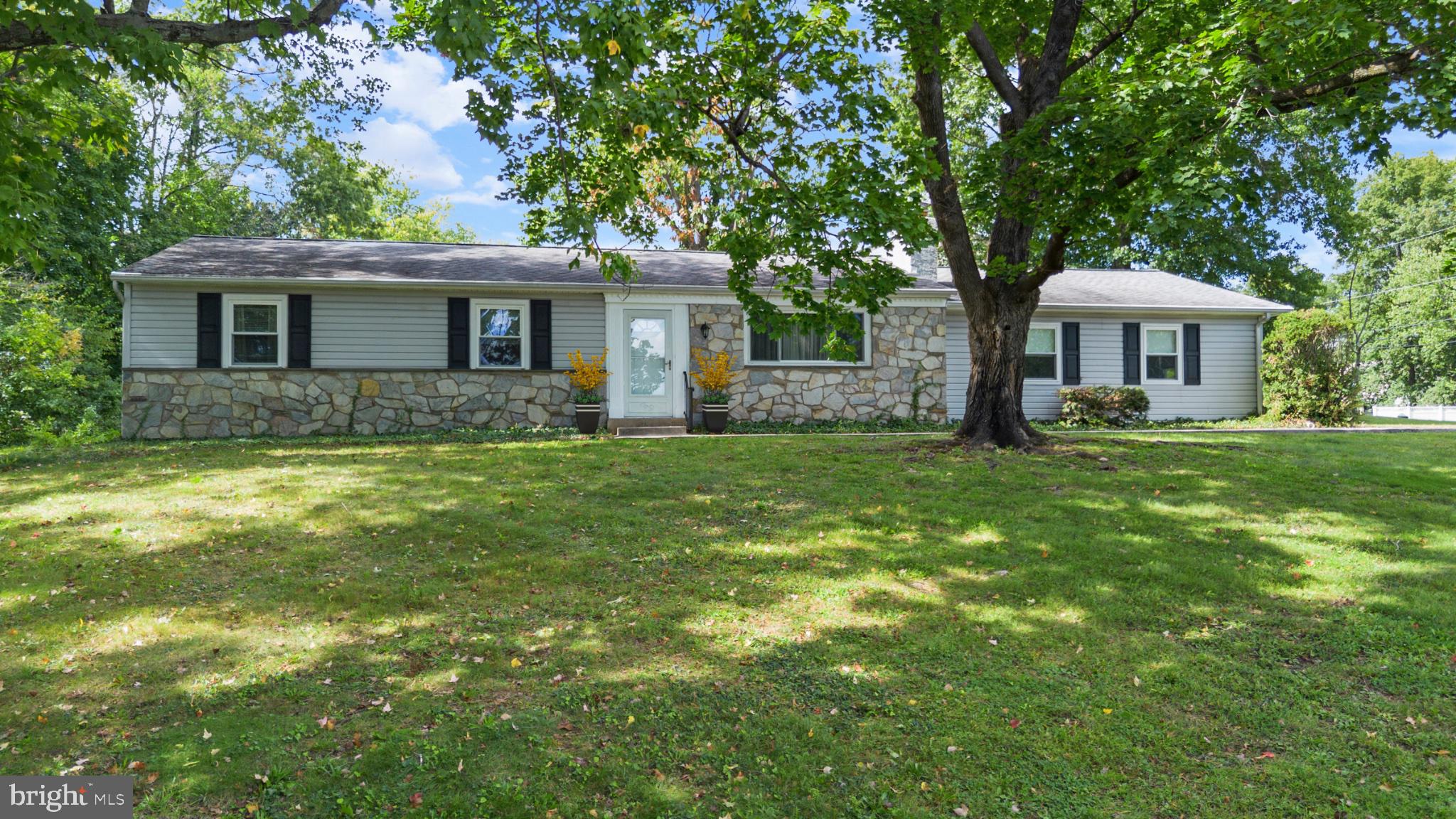 3203 Nottingham Road Norristown, PA 19403 - Photo 31 of 39 3203 NOTTINGHAM RD FRONT YARD