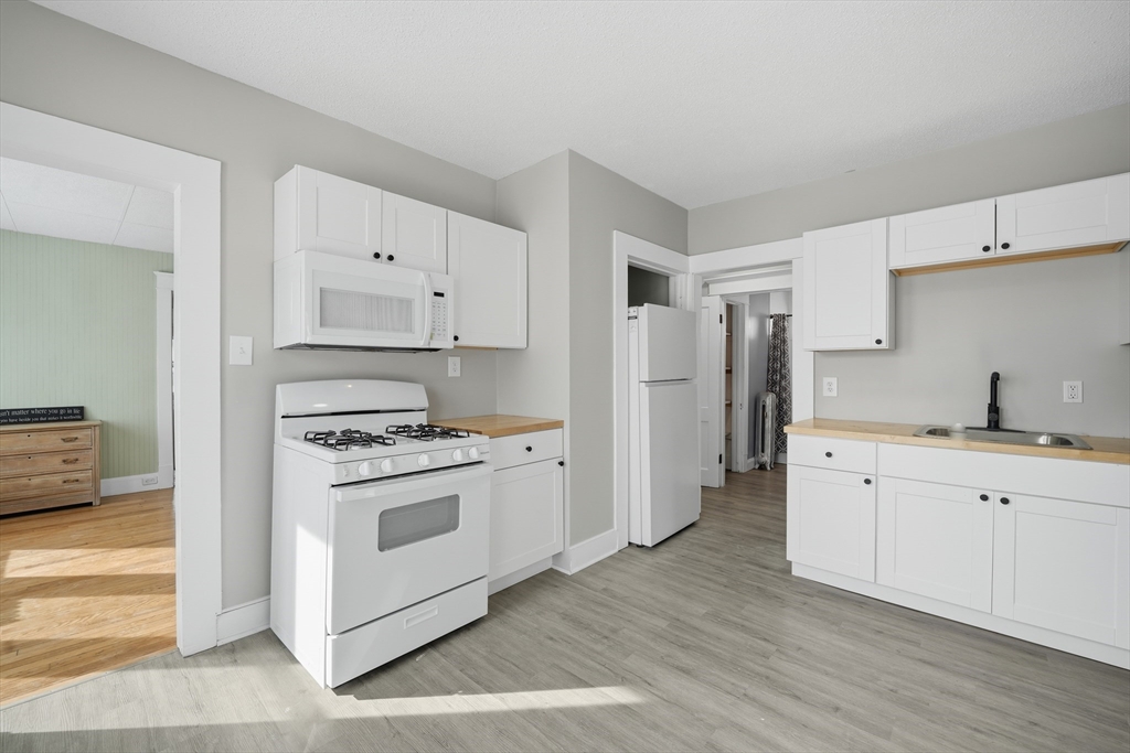 15-17 Sycamore Street Springfield, MA 01109 - Photo 4 of 38