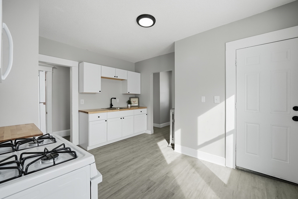 15-17 Sycamore Street Springfield, MA 01109 - Photo 5 of 38