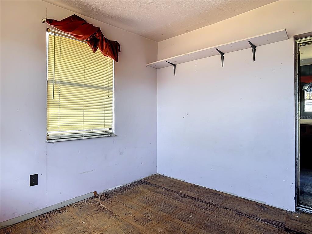 13005 Florida Avenue Astatula, FL 34705 - Photo 21 of 48 a view of walk in closet