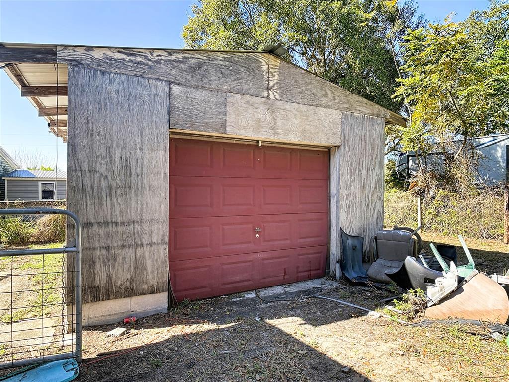 13005 Florida Avenue Astatula, FL 34705 - Photo 35 of 48 a backyard of a house with seating space
