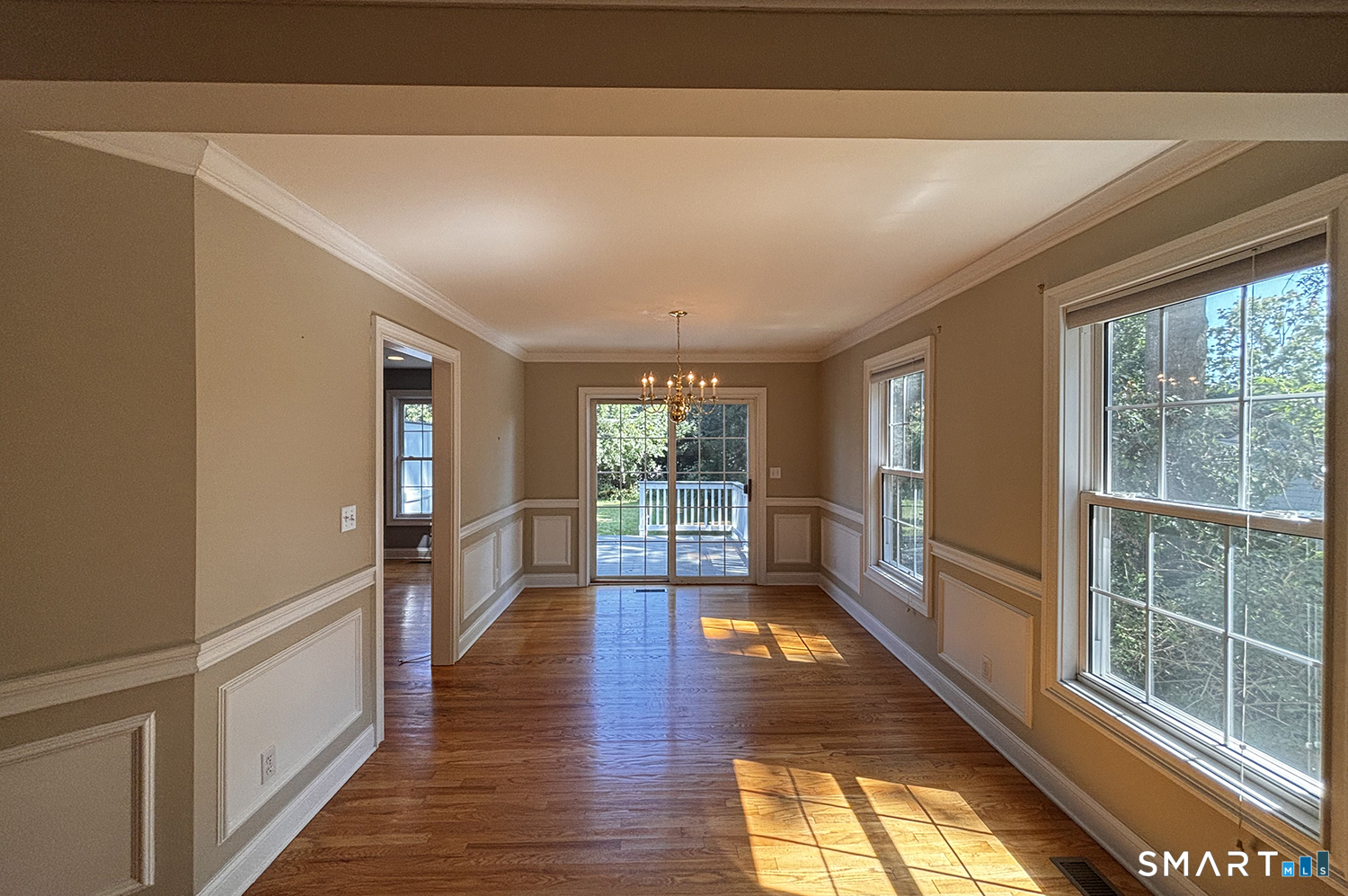405 South Pine Creek Road Fairfield, CT 06824 - Photo 5 of 22