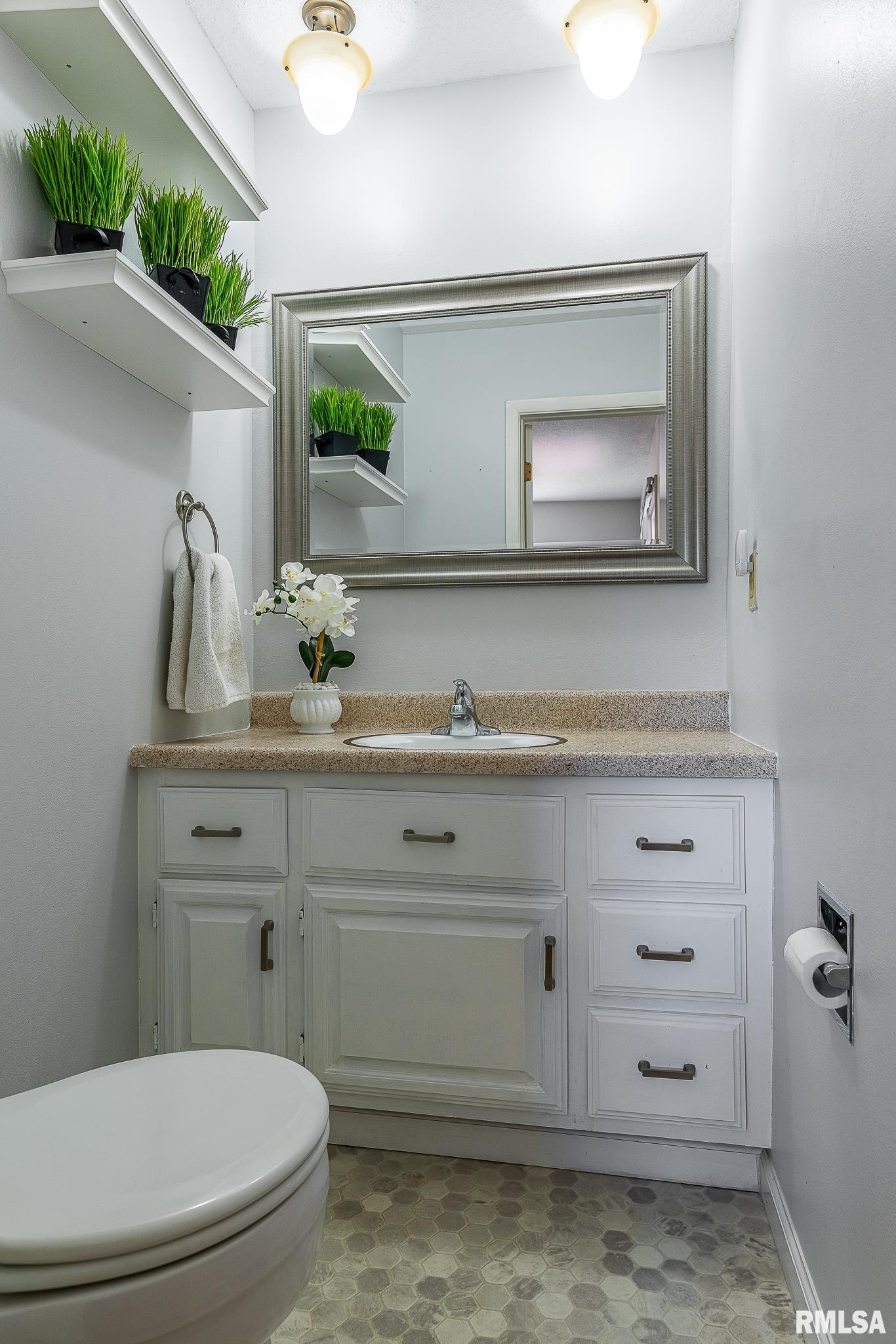 3411 Fairhaven Road Davenport, IA 52807 - Photo 13 of 23