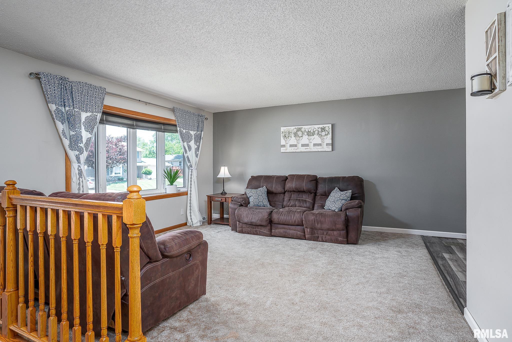 3411 Fairhaven Road Davenport, IA 52807 - Photo 3 of 23