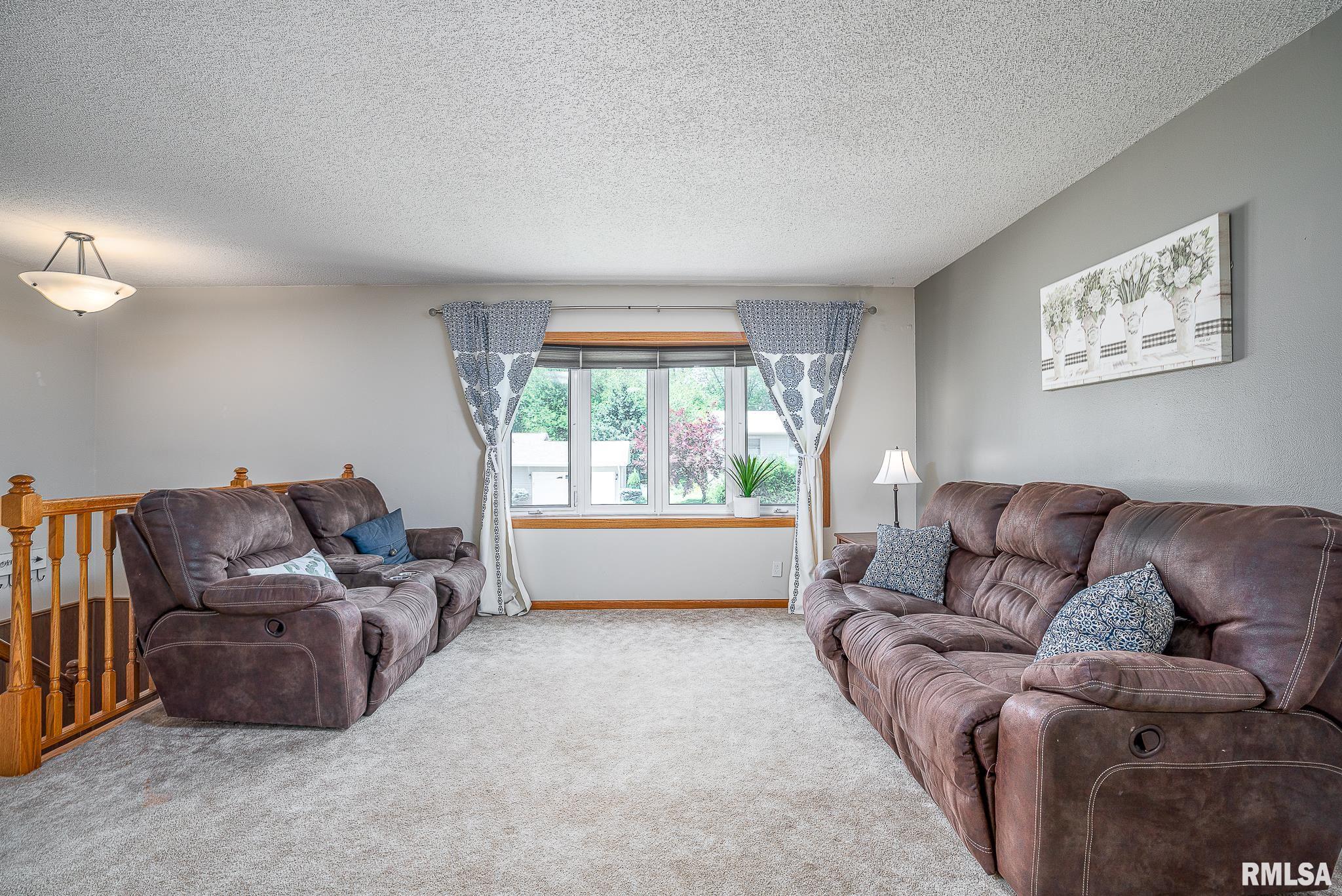 3411 Fairhaven Road Davenport, IA 52807 - Photo 4 of 23