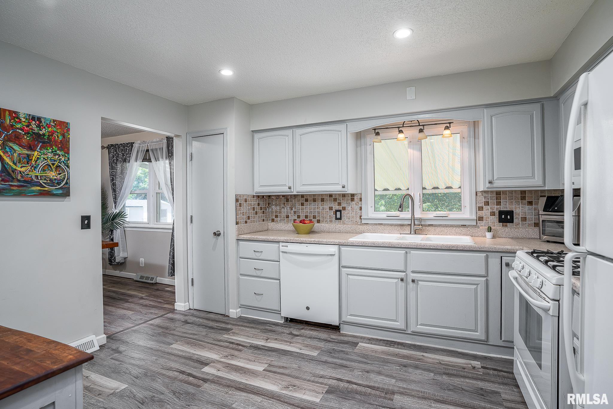 3411 Fairhaven Road Davenport, IA 52807 - Photo 6 of 23