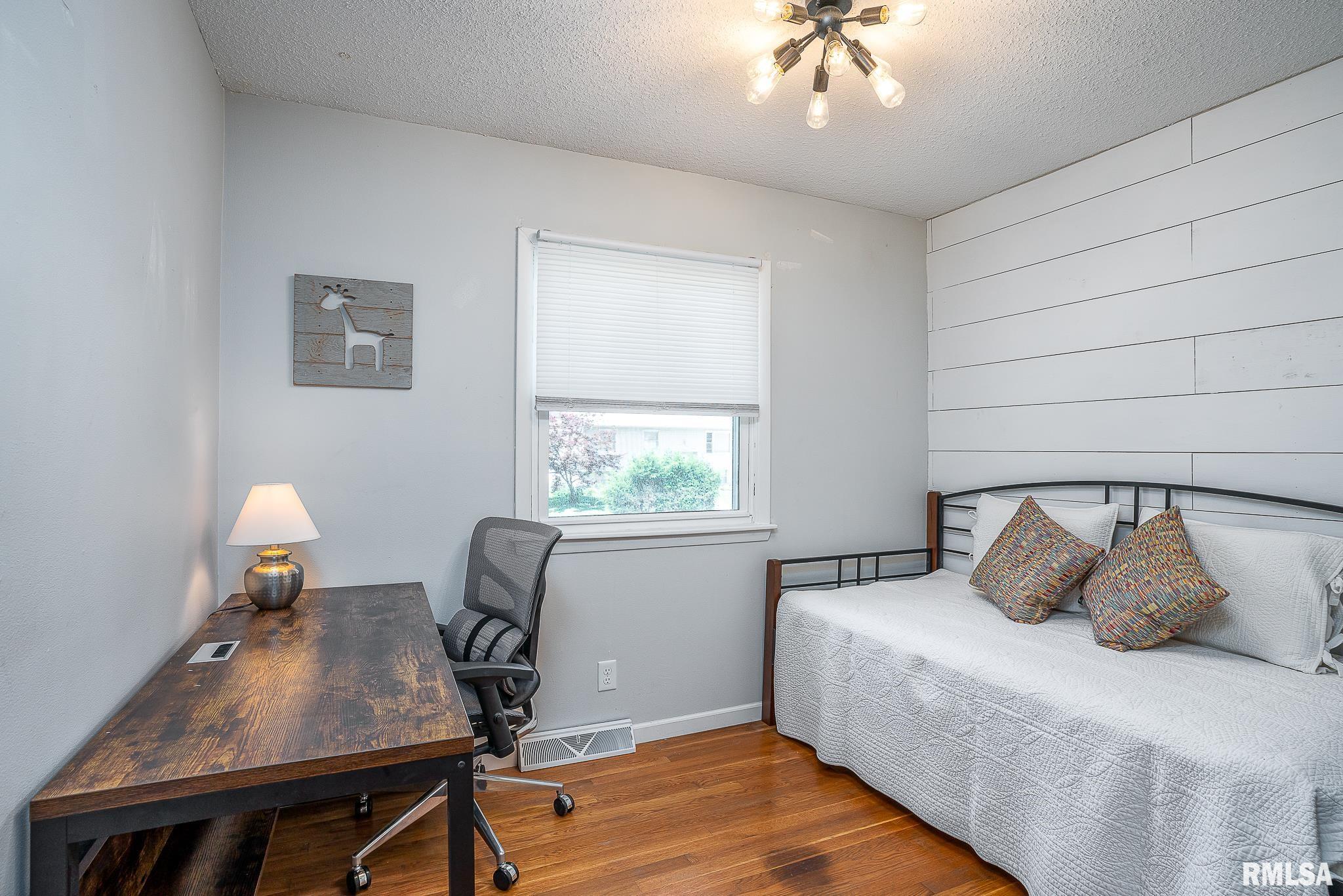 3411 Fairhaven Road Davenport, IA 52807 - Photo 8 of 23