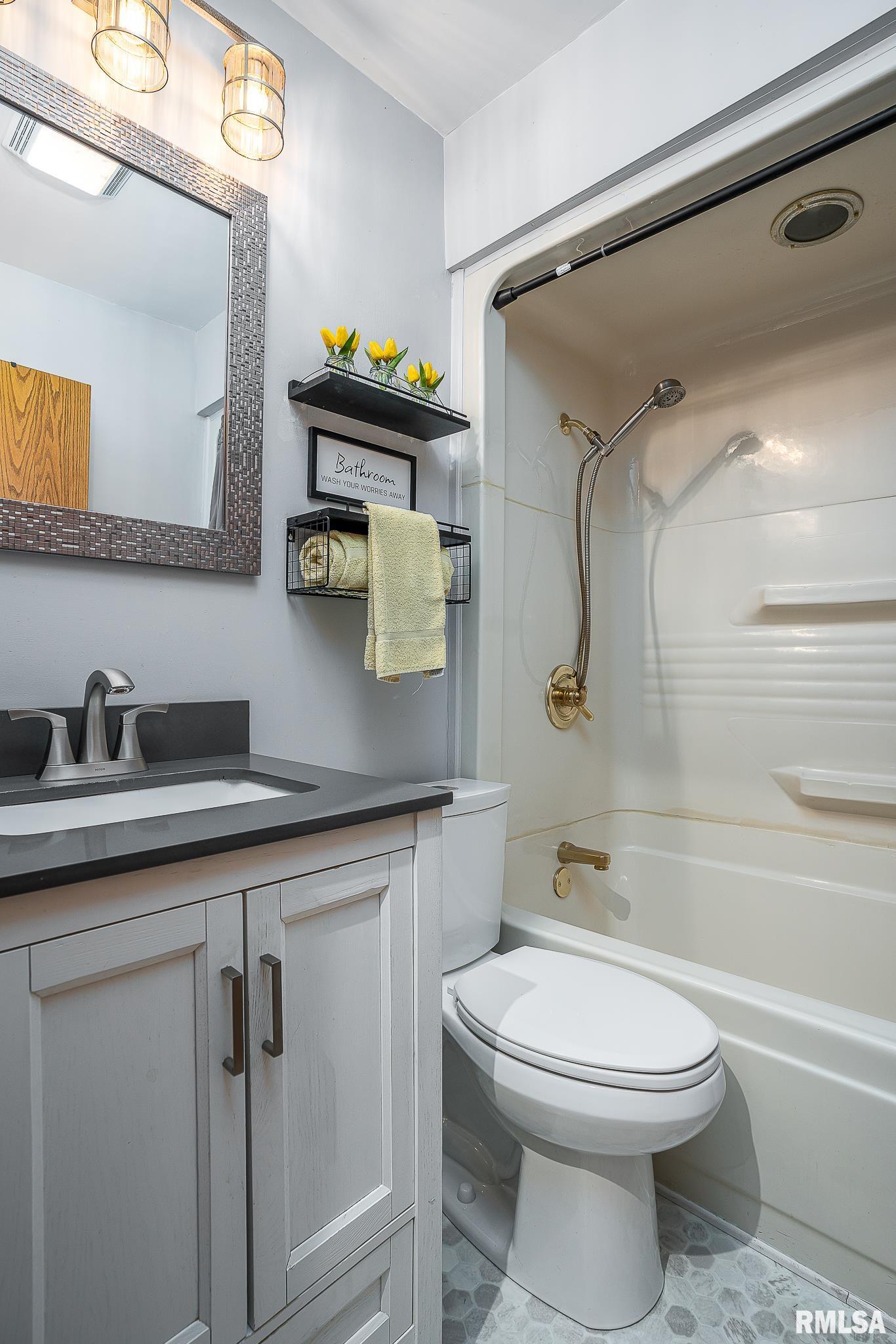 3411 Fairhaven Road Davenport, IA 52807 - Photo 9 of 23