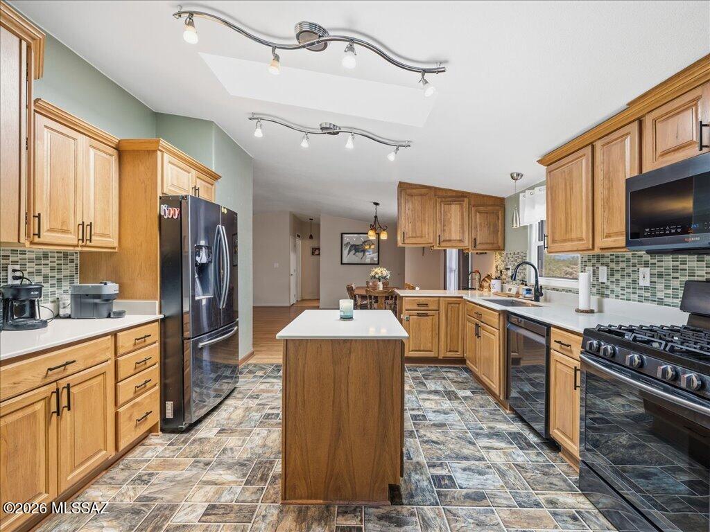 424 North Salero View Road Vail, AZ 85641 - Photo 11 of 35 Kitchen