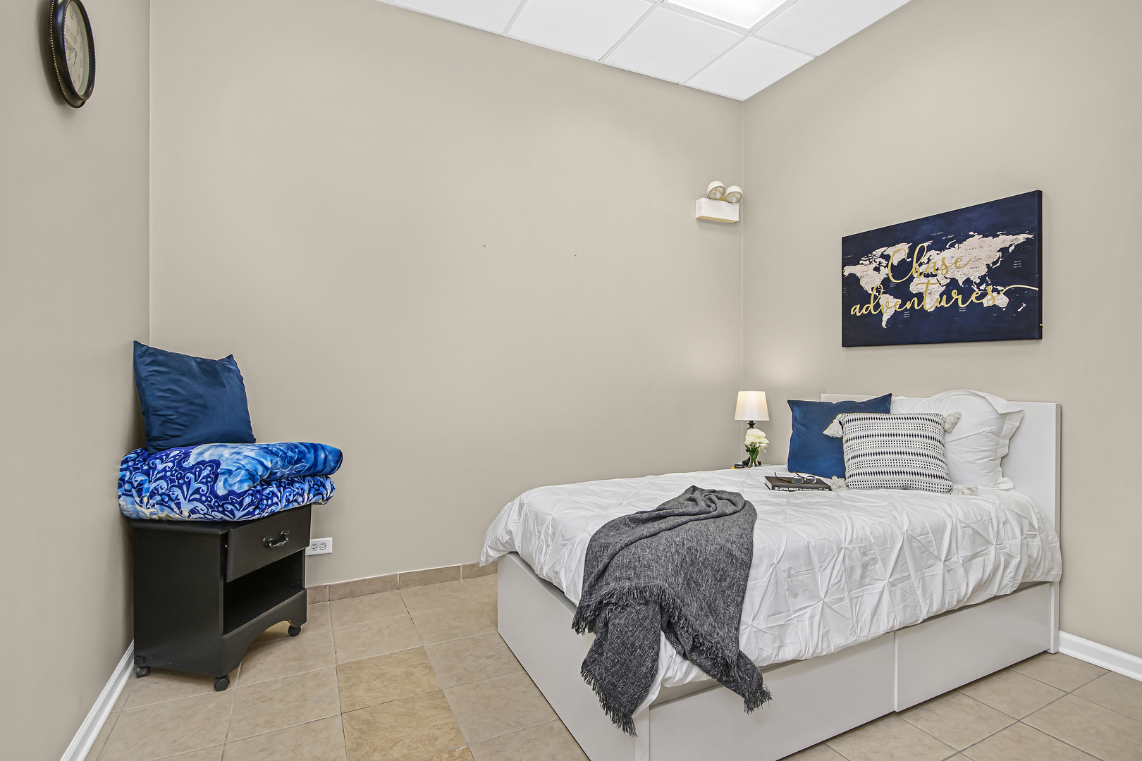 4346 North Pulaski Road, Unit C Chicago, IL 60641 - Photo 13 of 21 a bedroom with a bed and a wall painting