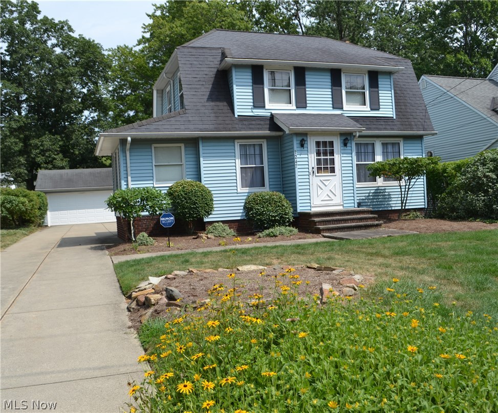 1247 Roland Road Lyndhurst, OH 44124 - Photo 2 of 16