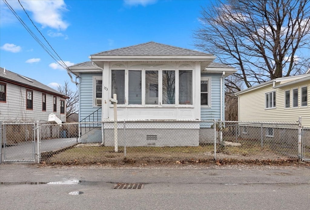 173 Rhoda Street Quincy, MA 02169 - Photo 4 of 17