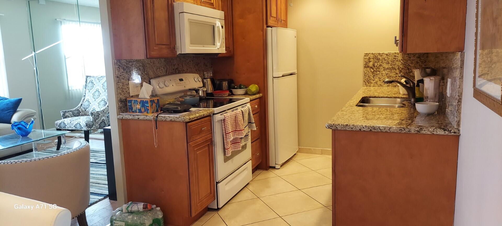 4014 Wolverton East, Unit A Boca Raton, FL 33434 - Photo 9 of 44 kitchen