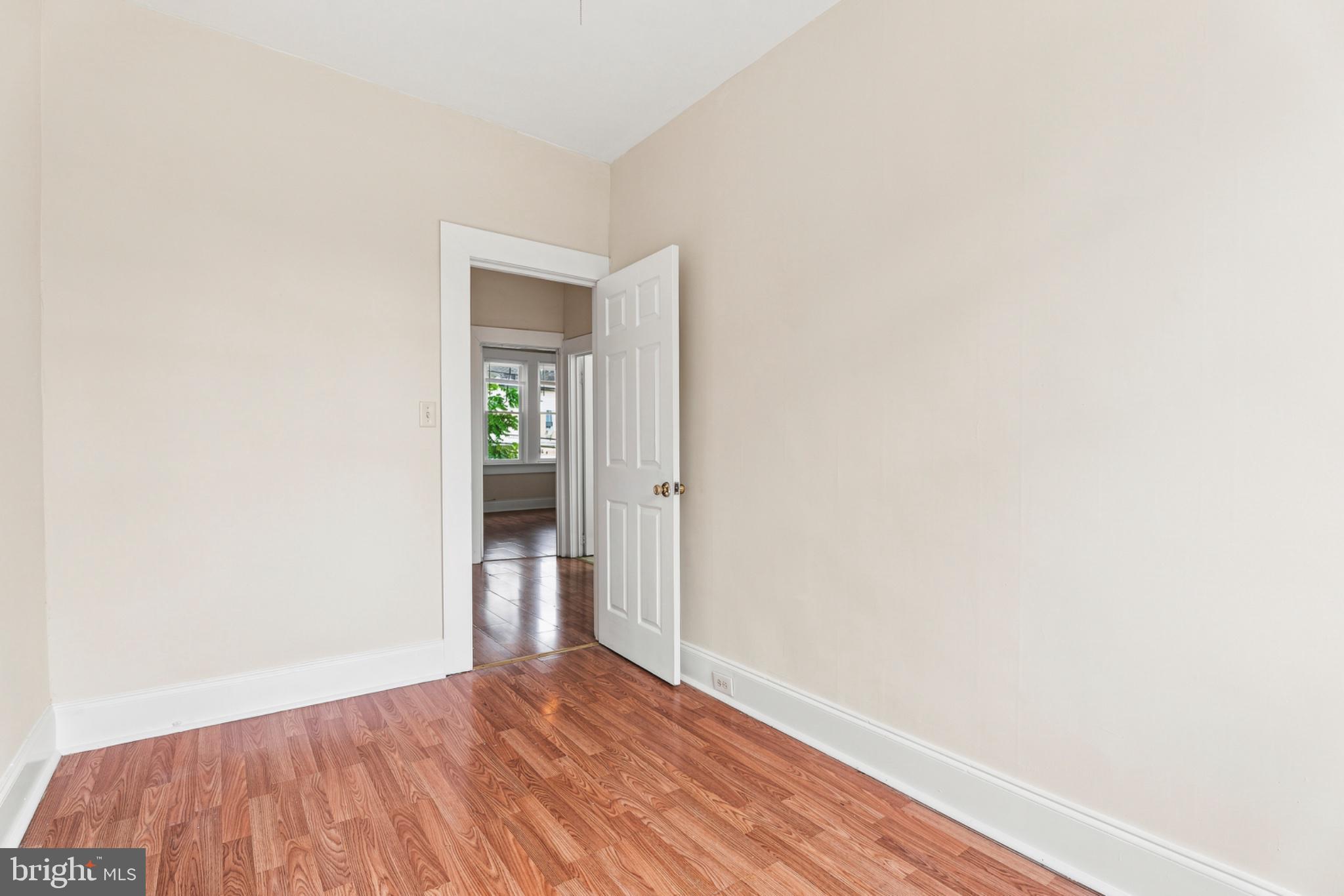 730 Linnard Street Baltimore, MD 21229 - Photo 22 of 31 Bedroom 3