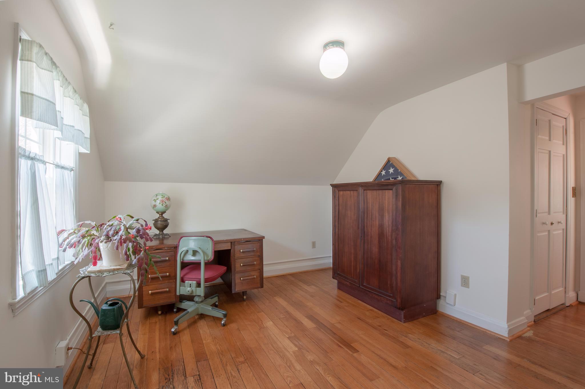 6507 Sharon Road Baltimore, MD 21239 - Photo 14 of 19 a view of a workspace with furniture and wooden floor