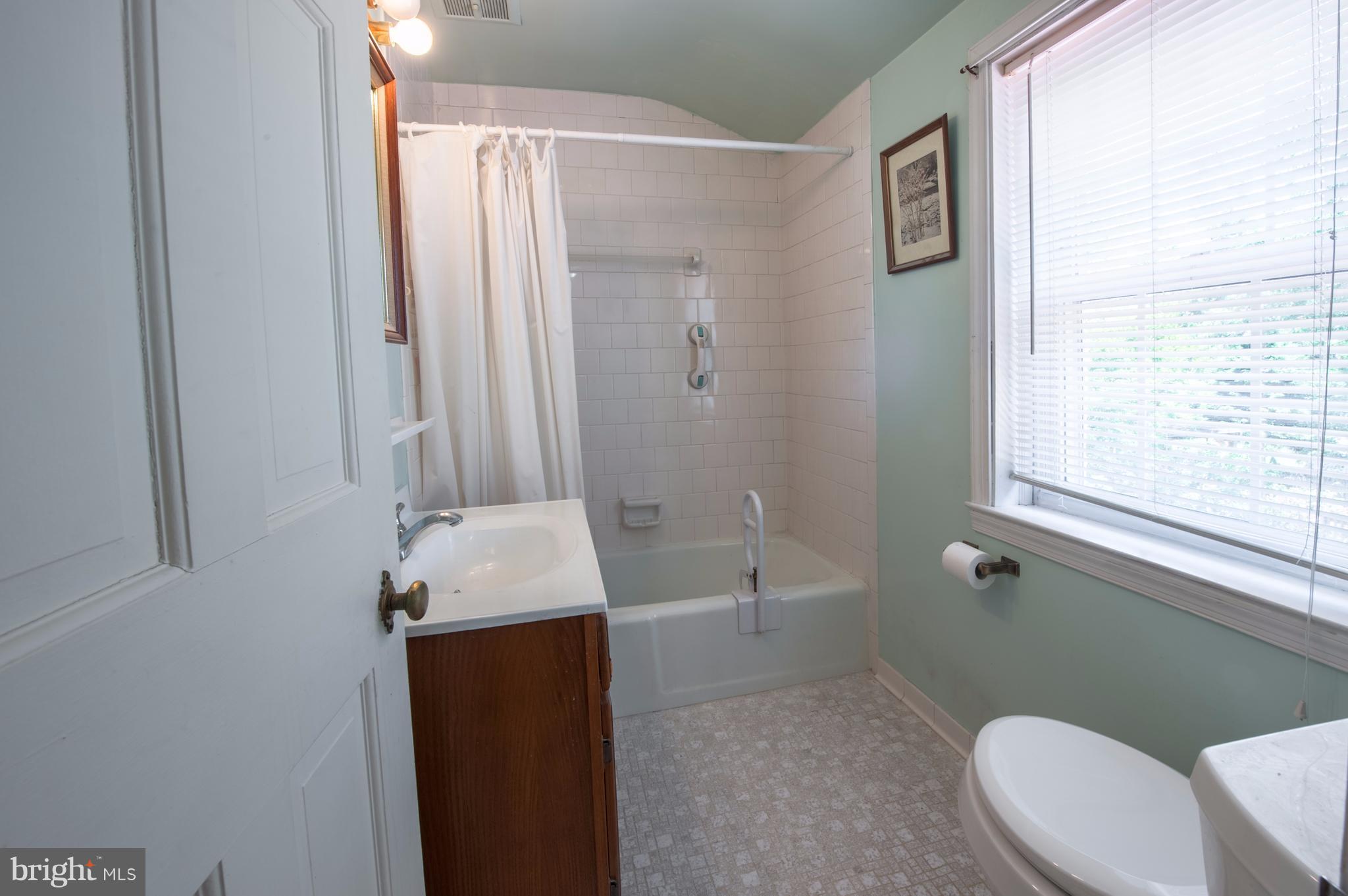 6507 Sharon Road Baltimore, MD 21239 - Photo 15 of 19 a bathroom with a sink a toilet and shower